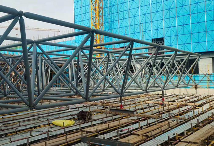 峨眉山高铁东总部基地2号楼网架